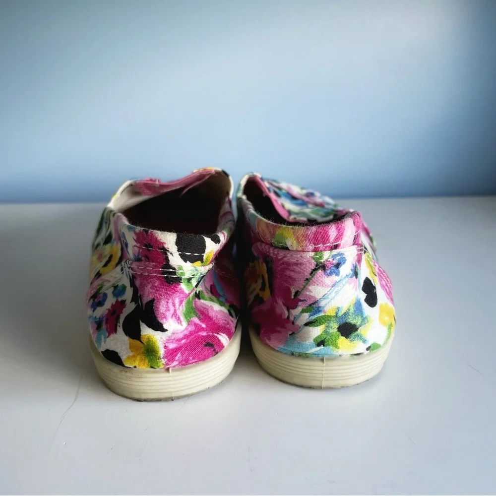 Girl’s size 4 floral dress slippers